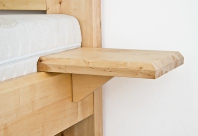 Obrázek produktu: files/nocni-stolek-z-masivu-bonito-03.jpg