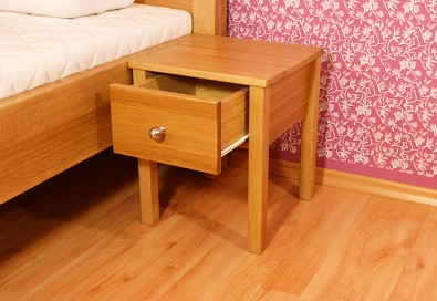 Obrázek produktu: files/nocni-stolek-z-masivu-dante-02.jpg