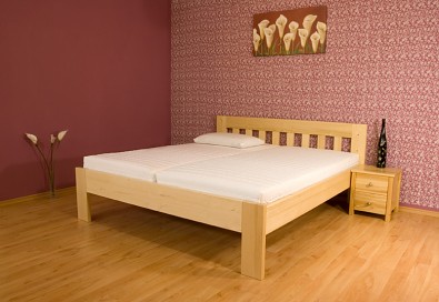 Dřevěná postel smrk Any